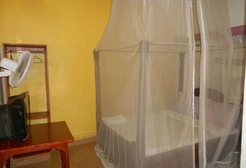 Standard Trippelrum, Riversand Hotel With Lake Views,accra Street,kisumu,kenya