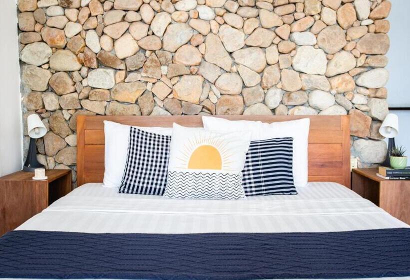 غرفة قياسية مطلّة علي حمام السباحة, Saravoan Kep