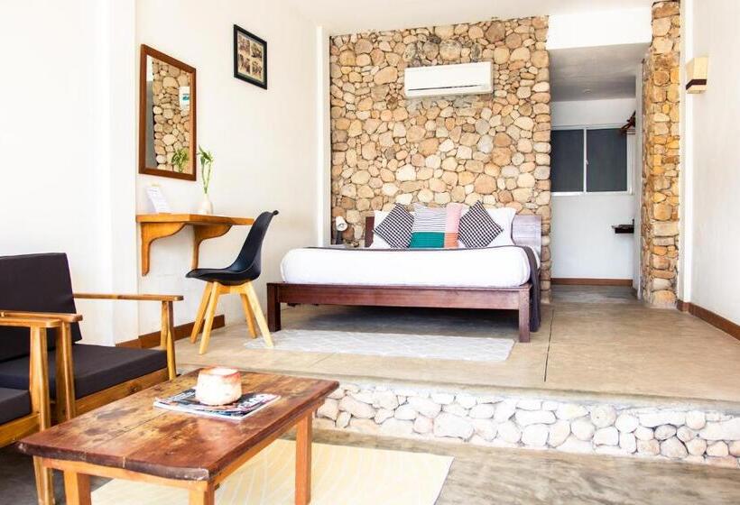 غرفة قياسية مطلّة علي حمام السباحة, Saravoan Kep