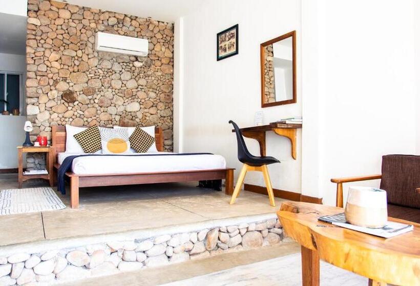 غرفة قياسية مطلّة علي حمام السباحة, Saravoan Kep