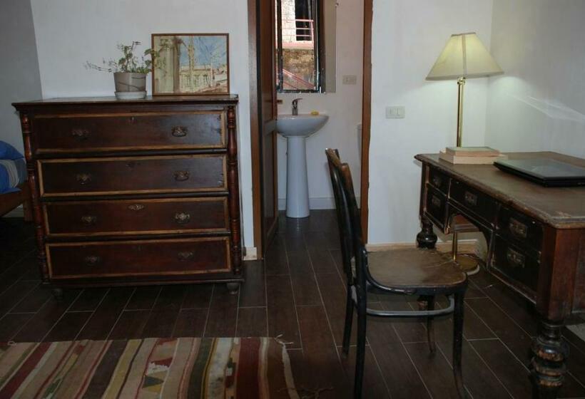 اتاق اکونومی, Villa Kars