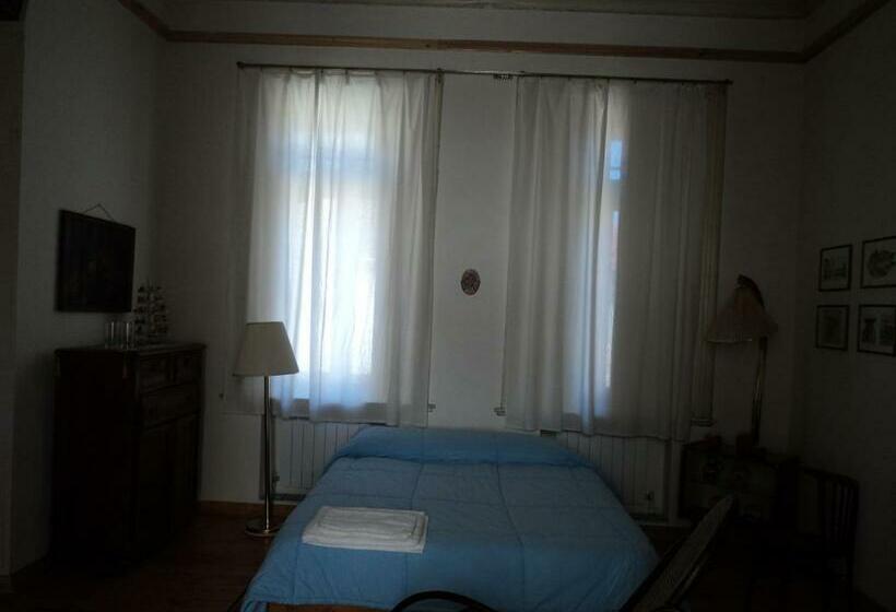 اتاق اکونومی, Villa Kars