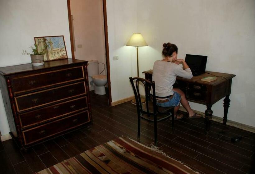 اتاق اکونومی, Villa Kars