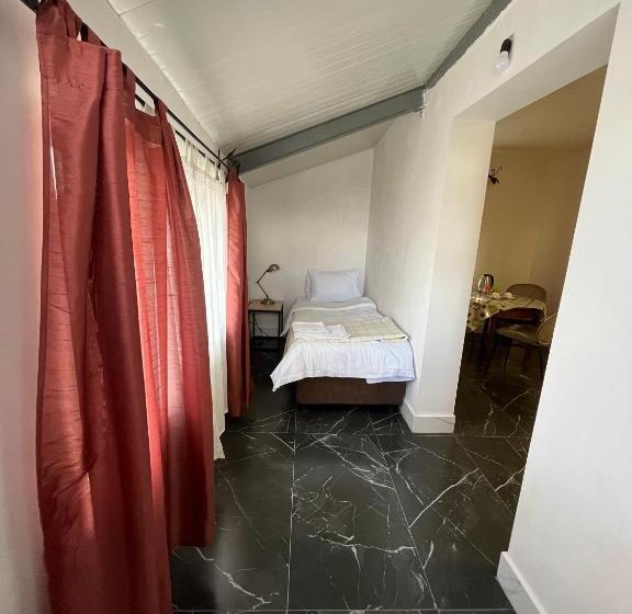 اتاق سوپریور سه تخته, Villa Kars