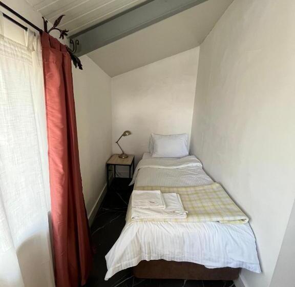 اتاق سوپریور سه تخته, Villa Kars