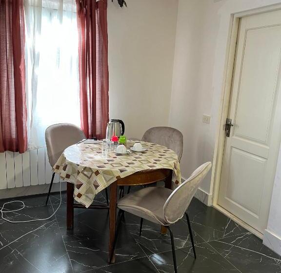 اتاق سوپریور سه تخته, Villa Kars