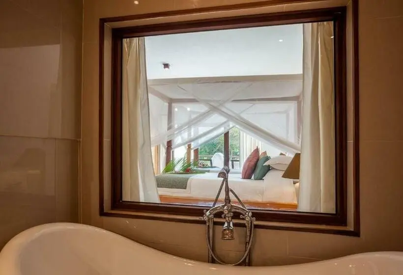 اتاق لوکس با چشمانداز دریا, Ocean Village Club