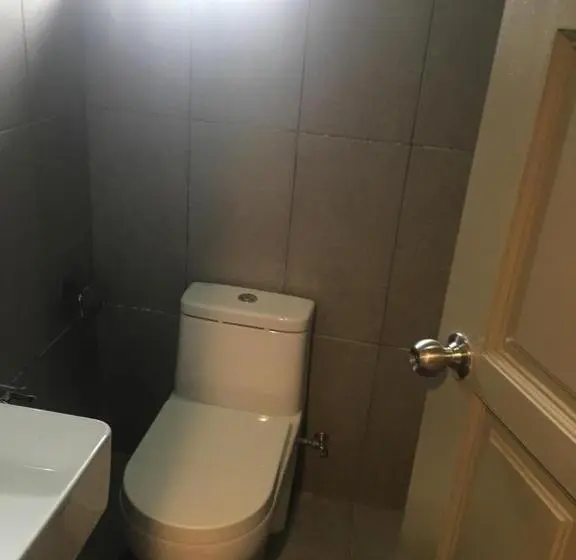 اتاق استاندارد با سرویس بهداشتی مشترک, Bricks Cameron Hostel