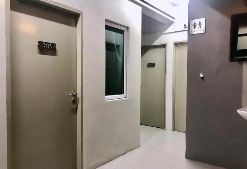 اتاق استاندارد با سرویس بهداشتی مشترک, Bricks Cameron Hostel