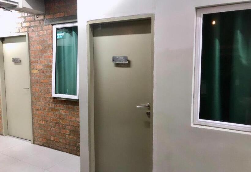 バス共有のスタンダードルーム, Bricks Cameron Hostel