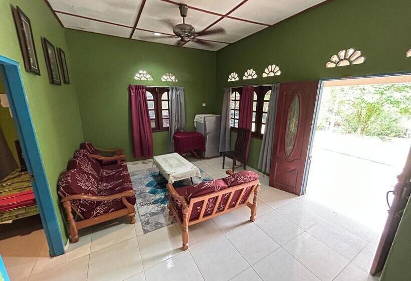 Номер Стандарт Трехместный, Dtahan Motel Taman Negara