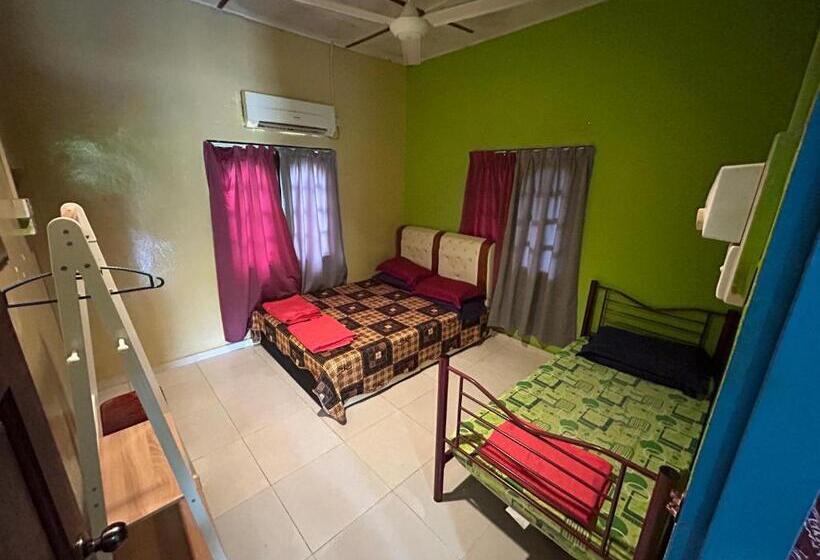 غرفة قياسية ثلاثية, Dtahan Motel Taman Negara