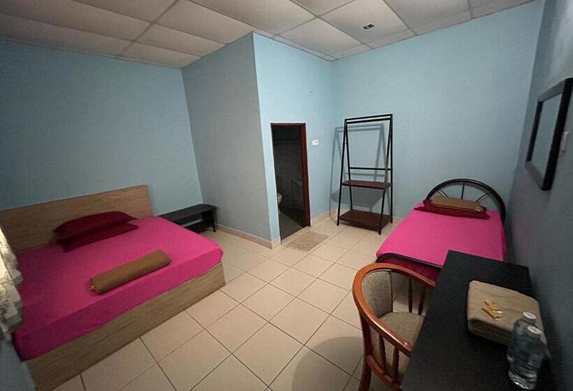 غرفة قياسية ثلاثية, Dtahan Motel Taman Negara