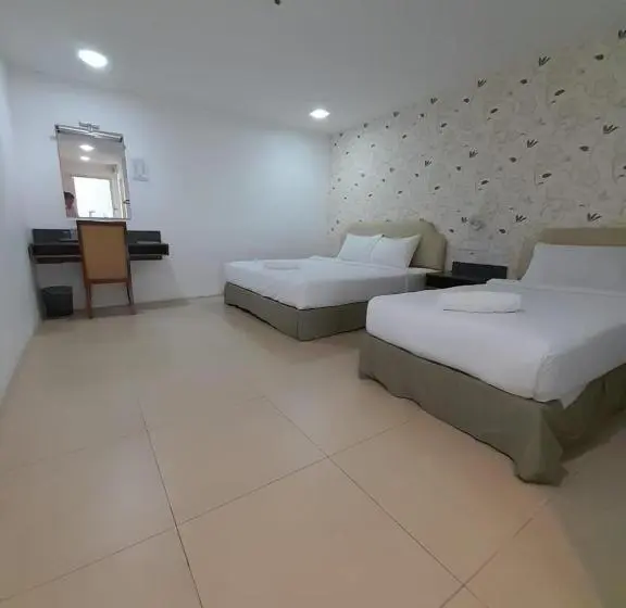 اتاق استاندارد سه نفره, Twelve At 12 Kuantan Centre