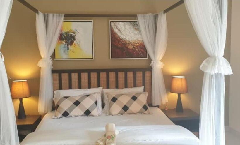 Студио Стандарт Вид на Бассейн, Gold Coast Rose Studio