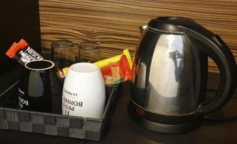 标准工作室带泳池景, Gold Coast Rose Studio