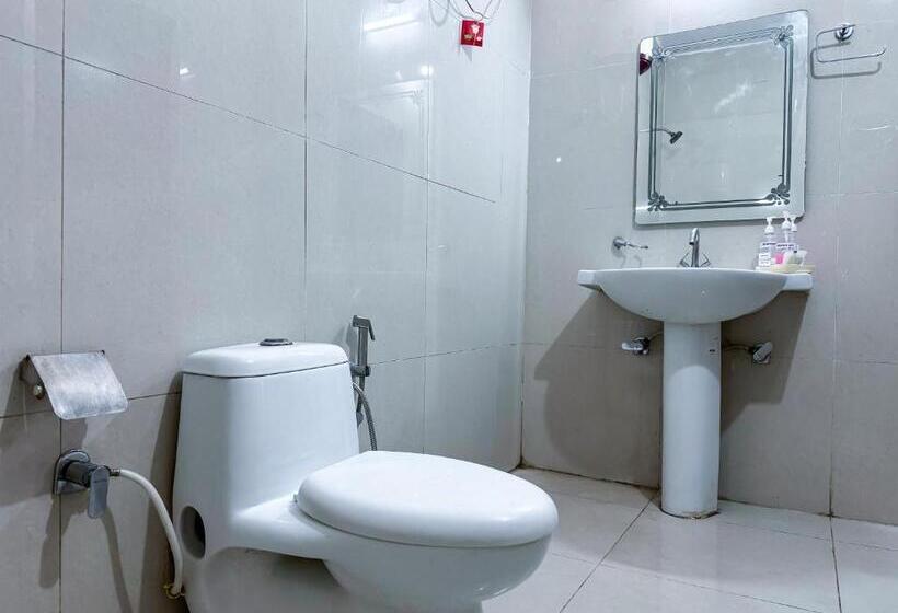 Quarto Deluxe, Rishikesh Residency By Euphoric Near Neer Waterfall