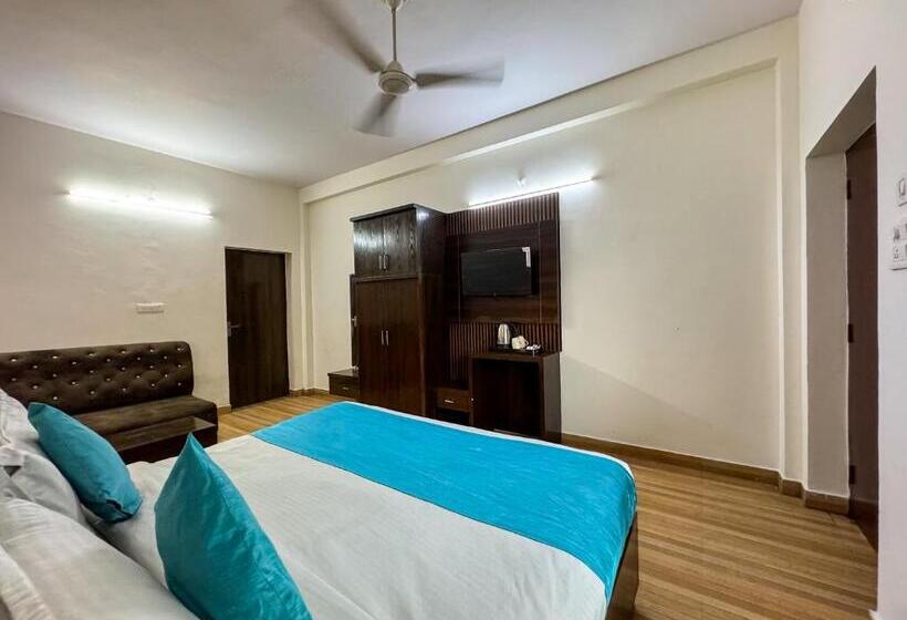 Quarto Deluxe, Rishikesh Residency By Euphoric Near Neer Waterfall