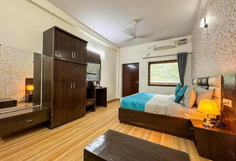 Quarto Deluxe, Rishikesh Residency By Euphoric Near Neer Waterfall