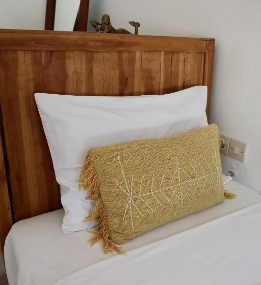 חדר סטנדרט נוף לבריכה, Thrive A Liv Life