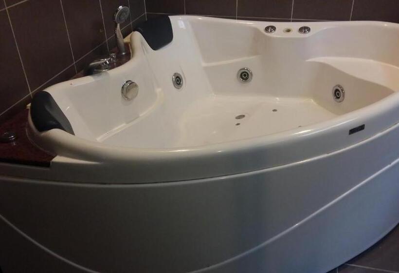 Студио Стандарт Вид на Бассейн, Lala House, Gold Coast Morib Resort