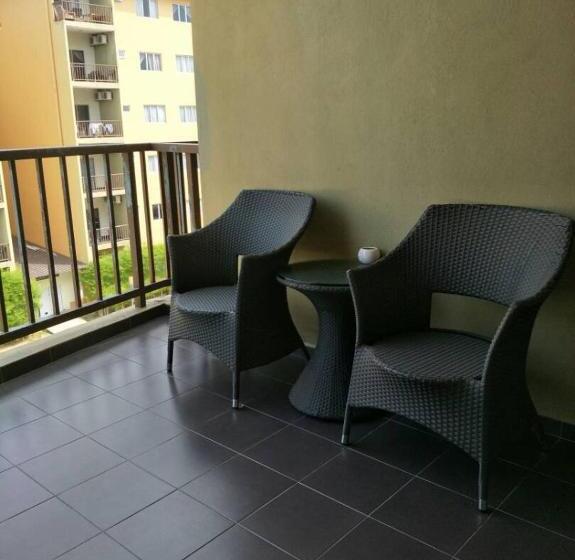 Студио Стандарт Вид на Бассейн, Lala House, Gold Coast Morib Resort