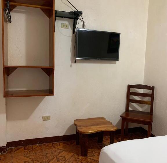 Quarto Estandar, Casa De Huespedes Milena