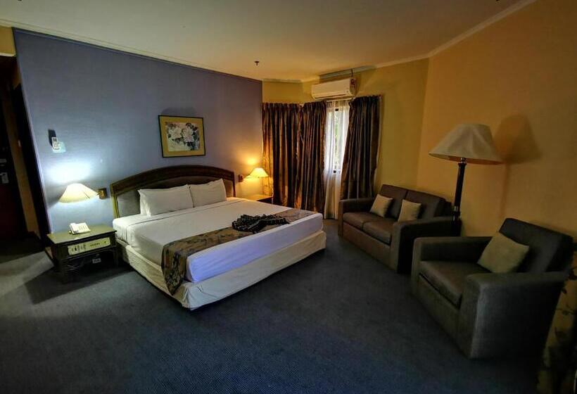 Номер Deluxe, The Grand Beach Resort Port Dickson