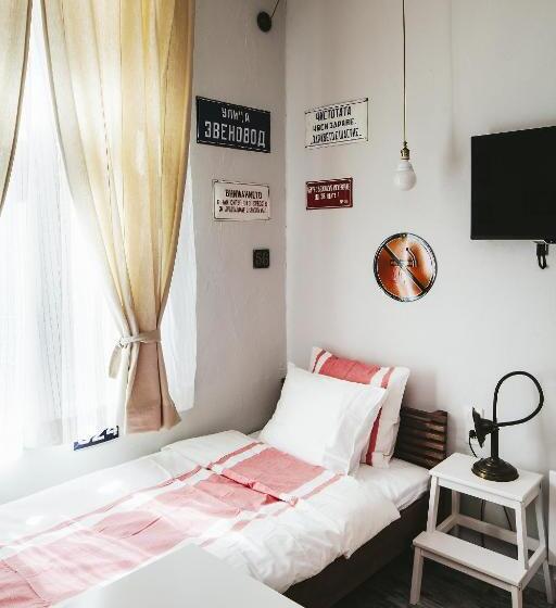 バスルーム共有のトリプルスタンダード, 5 Vintage Guest House