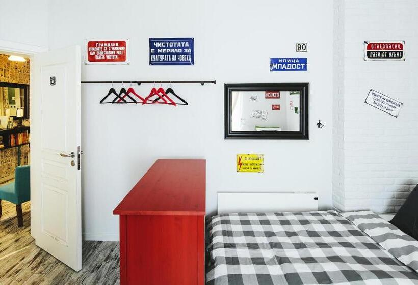 バスルーム共有のトリプルスタンダード, 5 Vintage Guest House