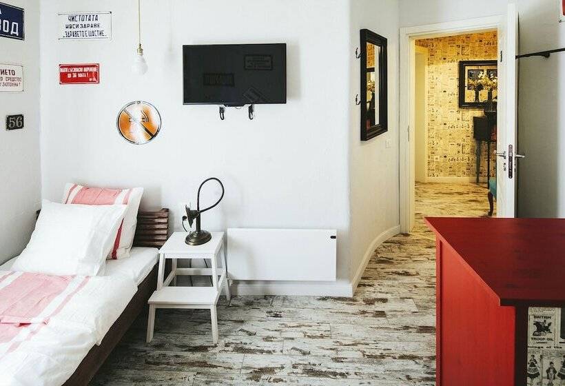 バスルーム共有のトリプルスタンダード, 5 Vintage Guest House