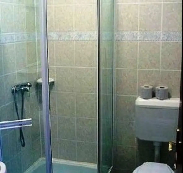 Standard Kolmen Hengen Huone, Rézkakas Fogadó