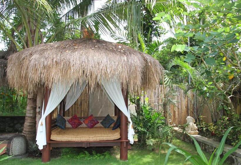 Вилла 3 Спальни, Cili Emas Oceanside Resort