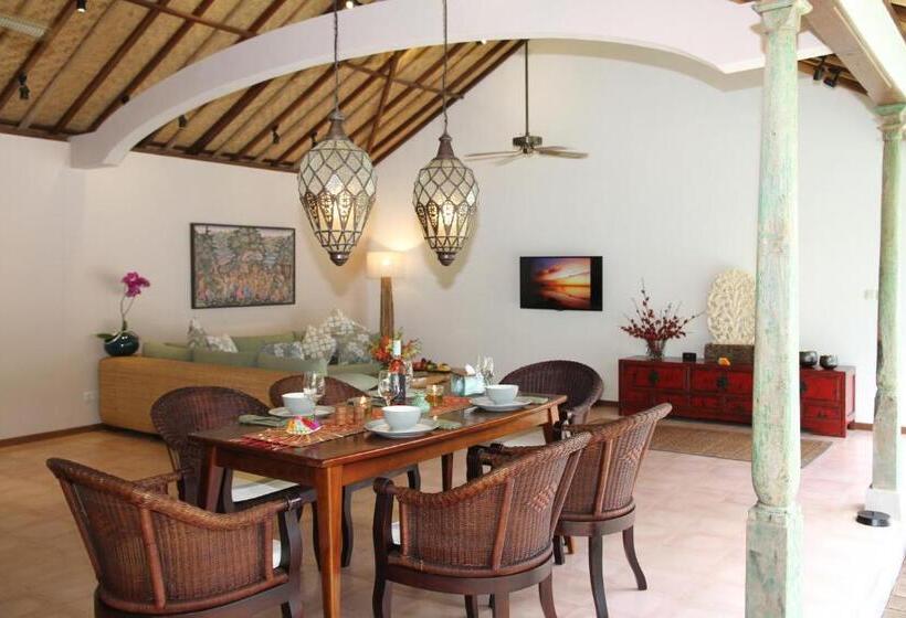 Вилла 3 Спальни, Cili Emas Oceanside Resort