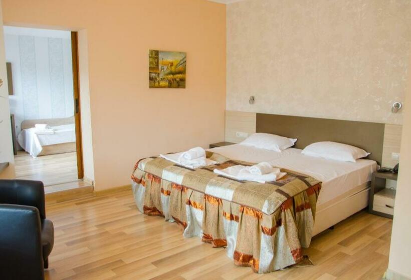 패밀리 스튜디오, Fantazia