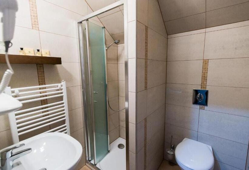 Номер Стандарт Трехместный, Fürdőház