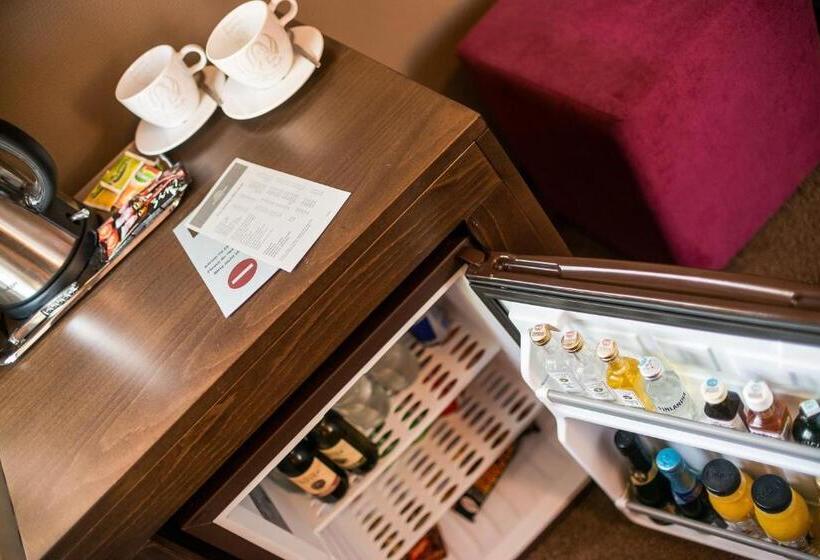 חדר סטנדרט לשלושה, Fürdőház