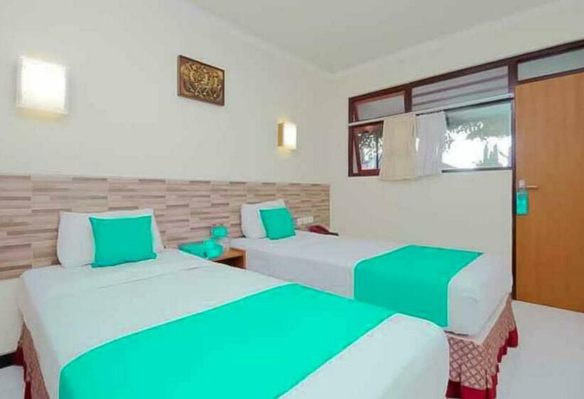 Номер Deluxe, Lestari Near Lippo Plaza Mall Jember Mitra Reddoorz