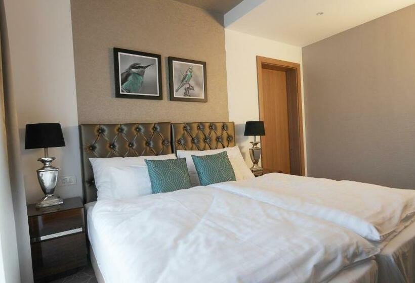 חדר סטנדרט, Merops Mészáros