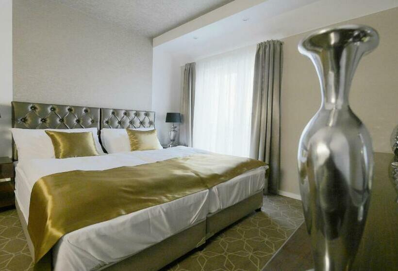 חדר סטנדרט, Merops Mészáros