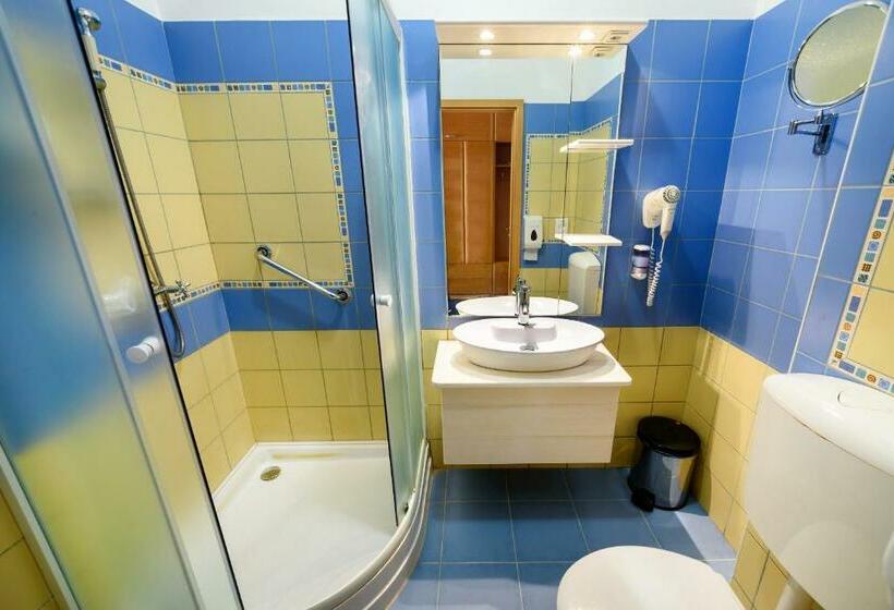 标准间, Négy évszak