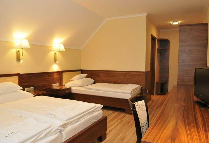 غرفة سوبيريور ثلاثية, Mizse Motel