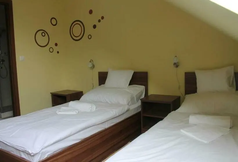 スタンダードルーム, Pótkerék Motel
