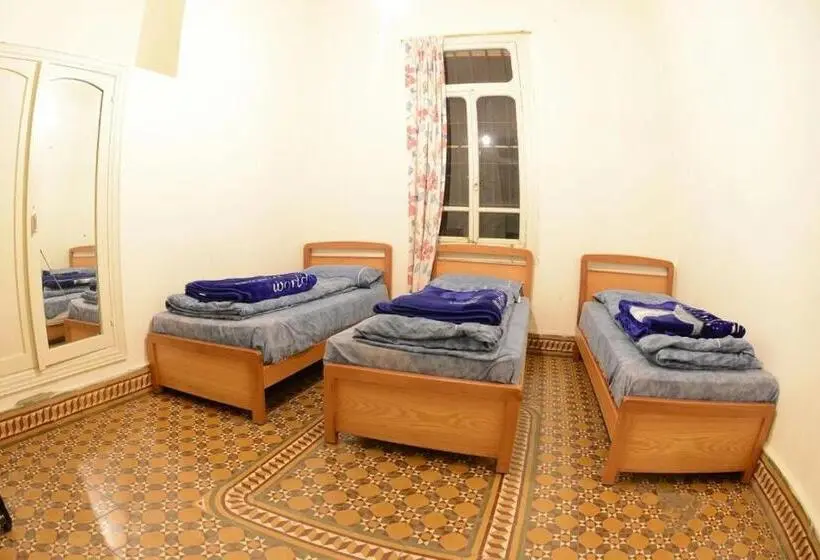 Standardi kolmen hengen huone ulkopuolinen kylpyhuone, Bauhaus Motel