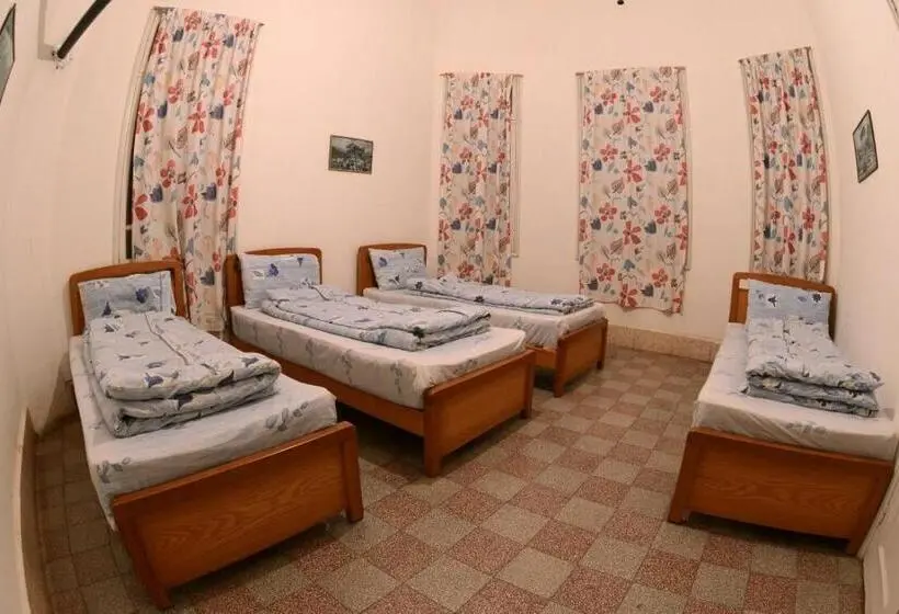 Standard Neljän Hengen Huone, Bauhaus Motel