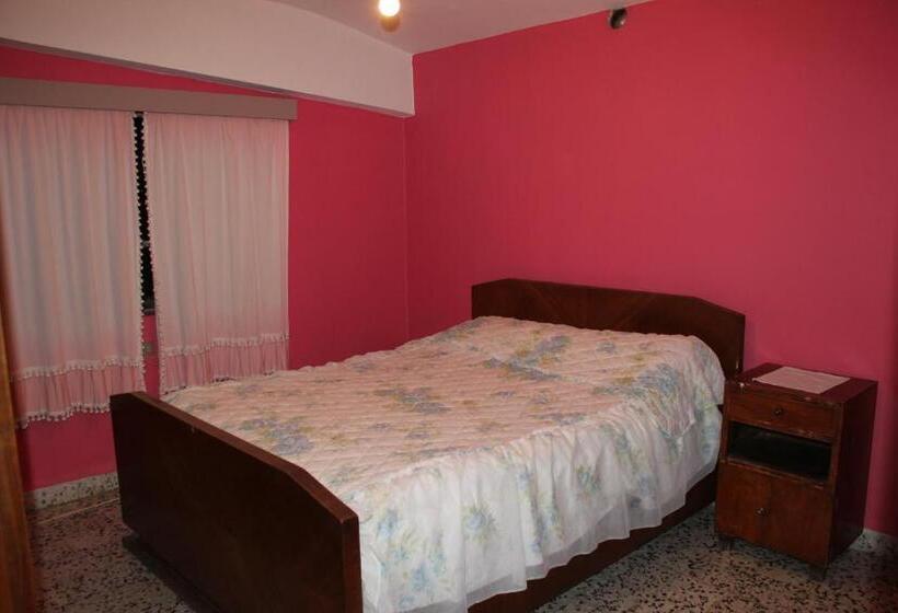 آپارتمان 3 خوابه, Bauhaus Motel