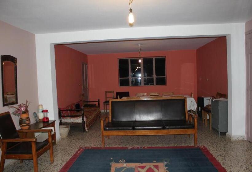 آپارتمان 3 خوابه, Bauhaus Motel