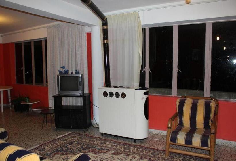 آپارتمان 3 خوابه, Bauhaus Motel