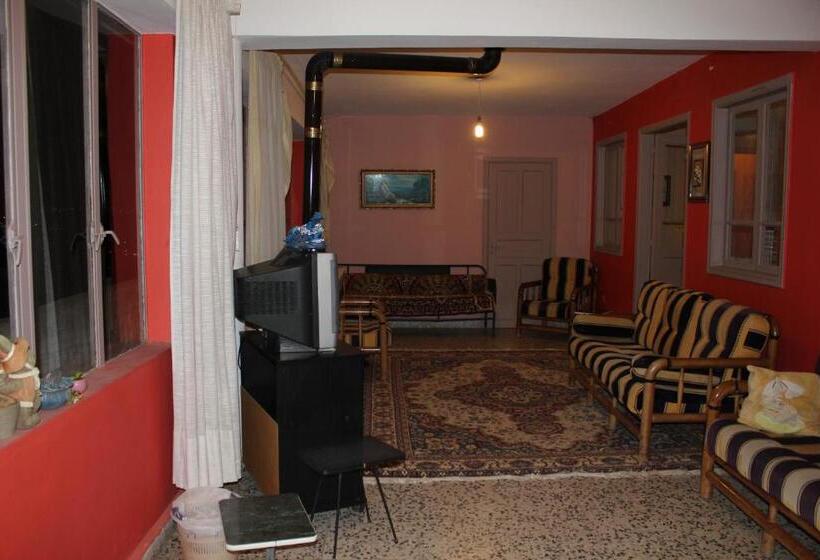 آپارتمان 3 خوابه, Bauhaus Motel