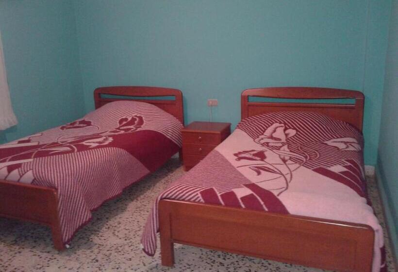 تختخواب در اتاق مشترک, Bauhaus Motel